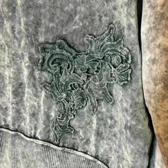 Fleur de Lis Blouse - Medium - Picture 2 of 5